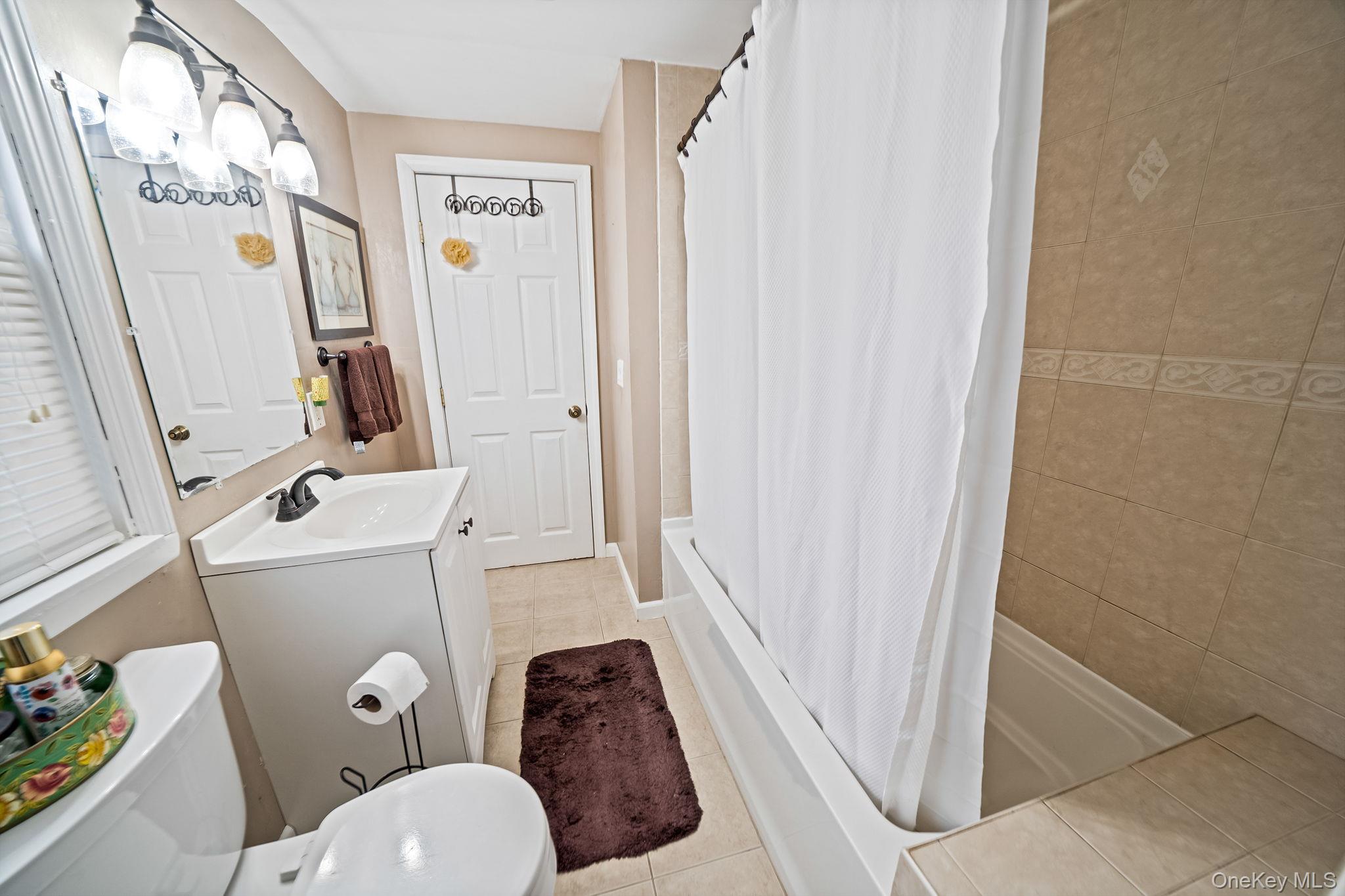 Single Family Rosemont  Suffolk County, NY 11738, MLS-975733-21