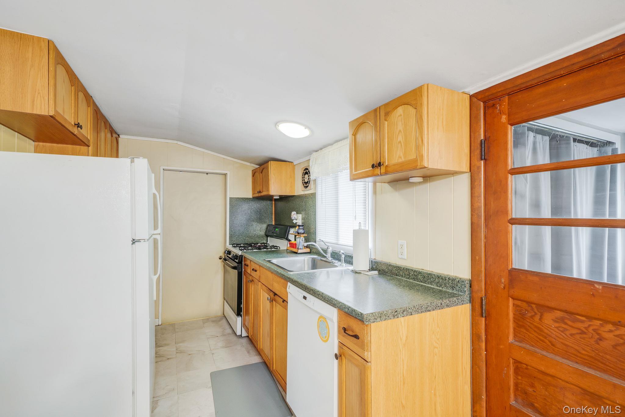 Single Family Rosemont  Suffolk County, NY 11738, MLS-975733-8