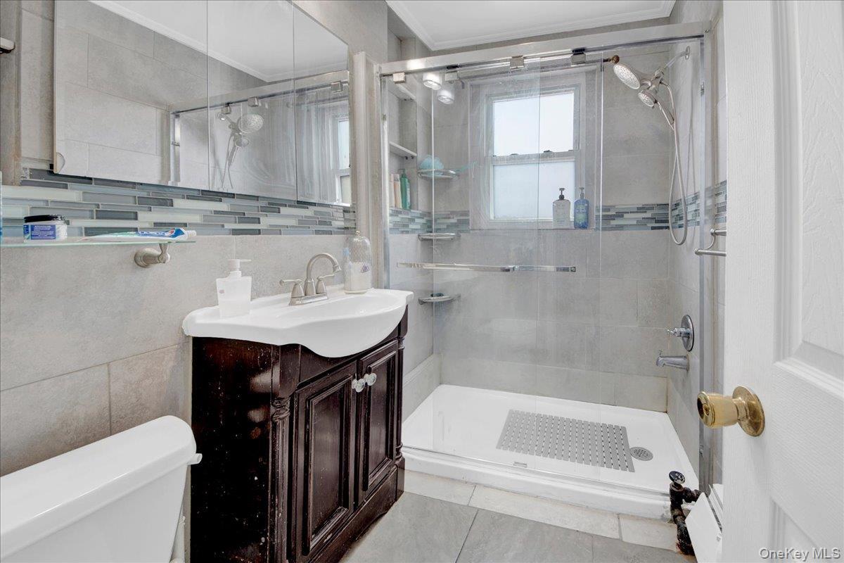 Single Family Boyd  Bronx, NY 10466, MLS-975773-16