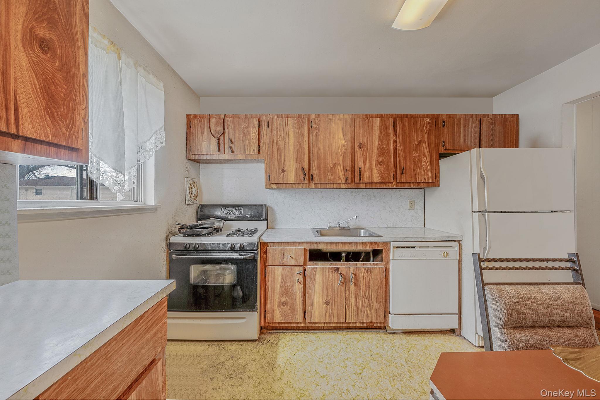 Single Family Centerwood  Suffolk County, NY 11704, MLS-975783-10