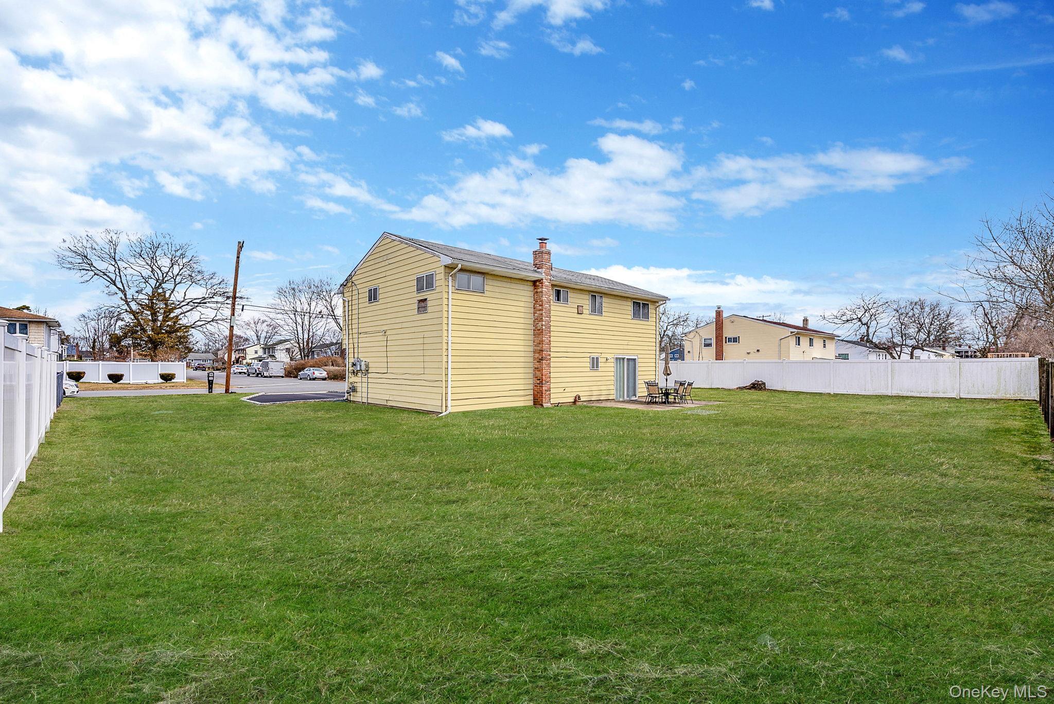 Single Family Centerwood  Suffolk County, NY 11704, MLS-975783-27