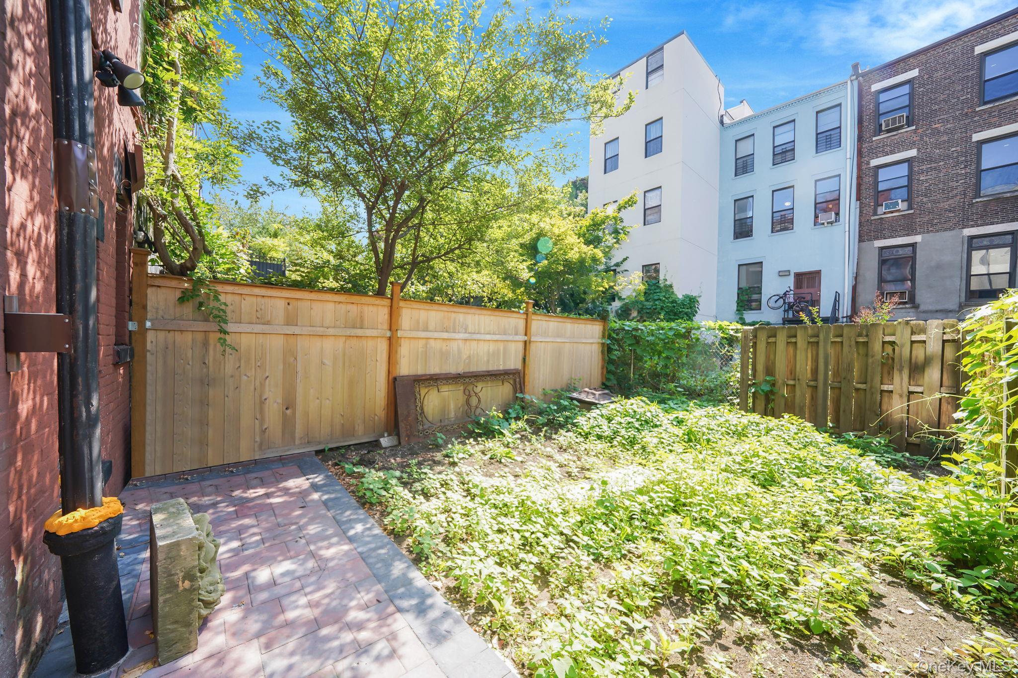 Single Family 137th  Manhattan, NY 10030, MLS-975793-25