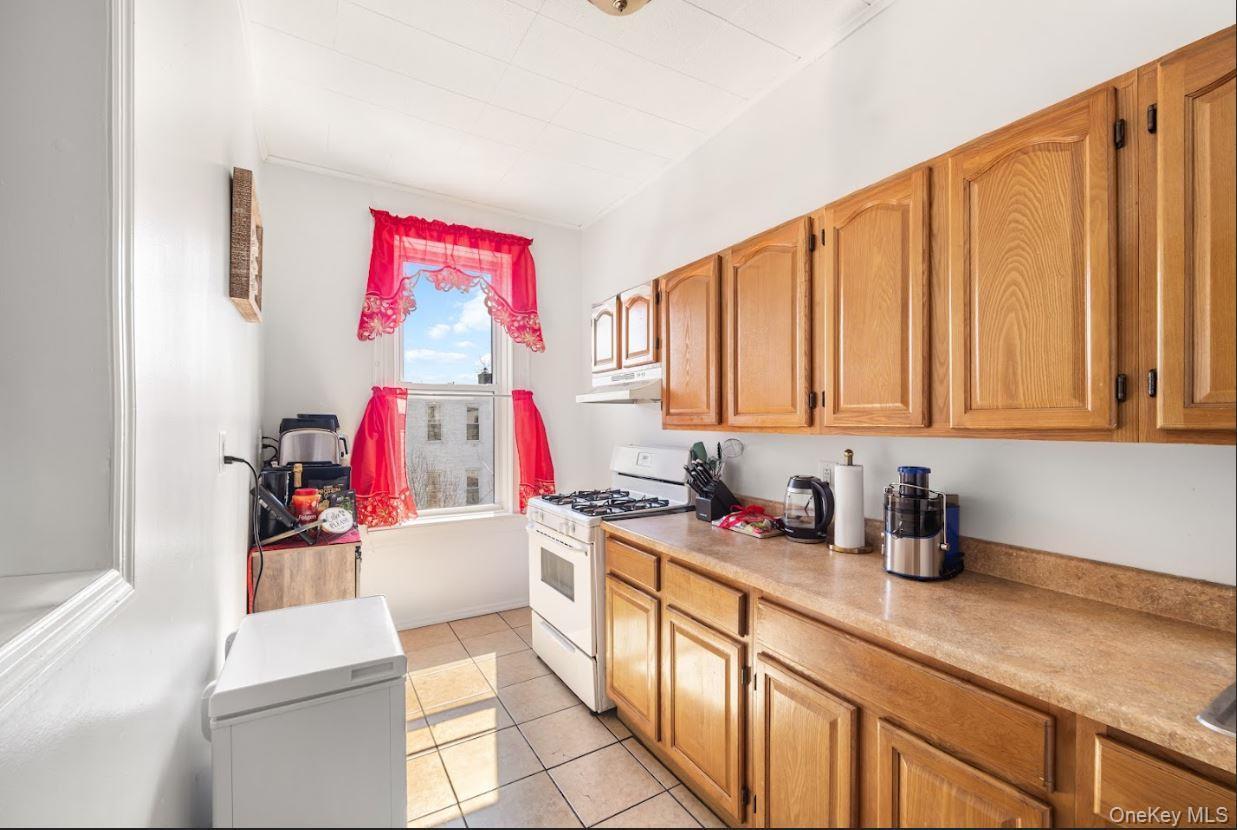 Single Family 69th  Queens, NY 11385, MLS-975886-17