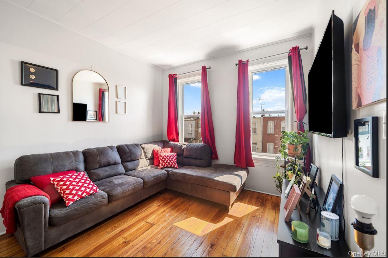 Single Family 69th  Queens, NY 11385, MLS-975886-22