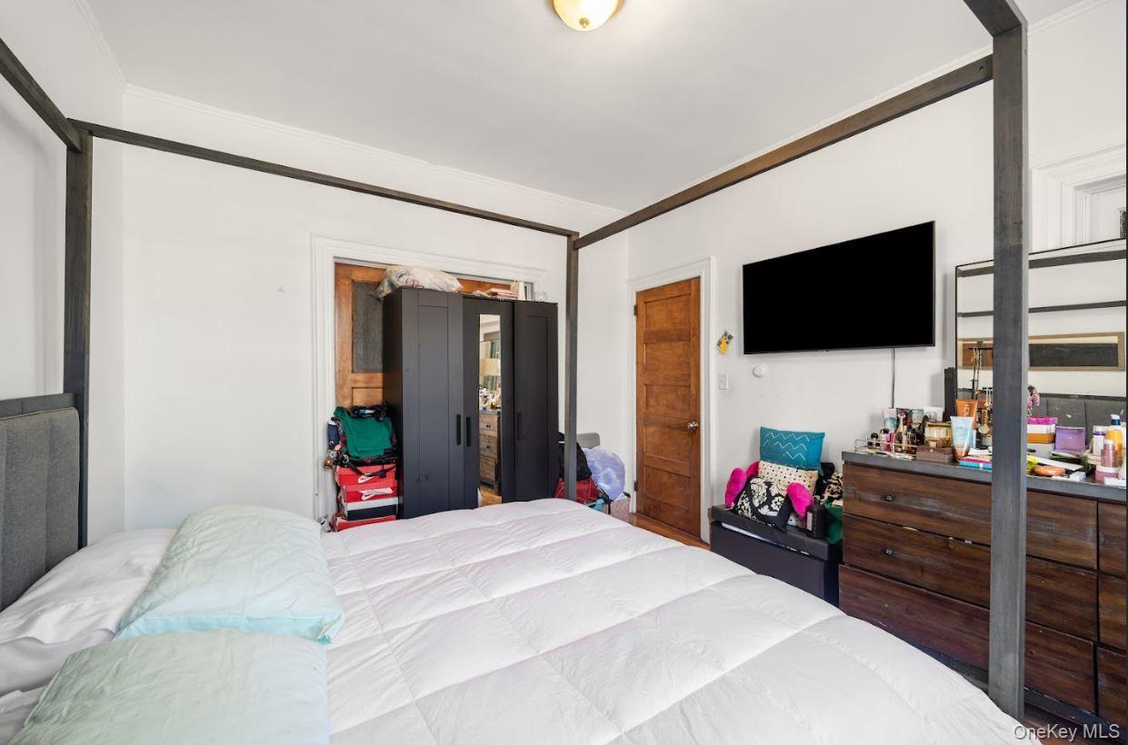 Single Family 69th  Queens, NY 11385, MLS-975886-25