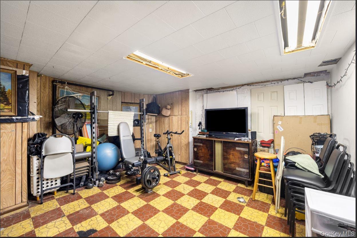 Single Family 69th  Queens, NY 11385, MLS-975886-31