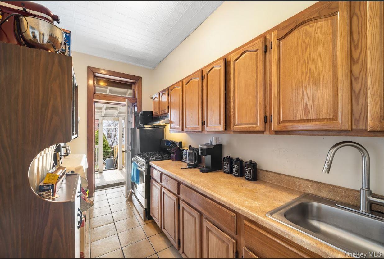 Single Family 69th  Queens, NY 11385, MLS-975886-4