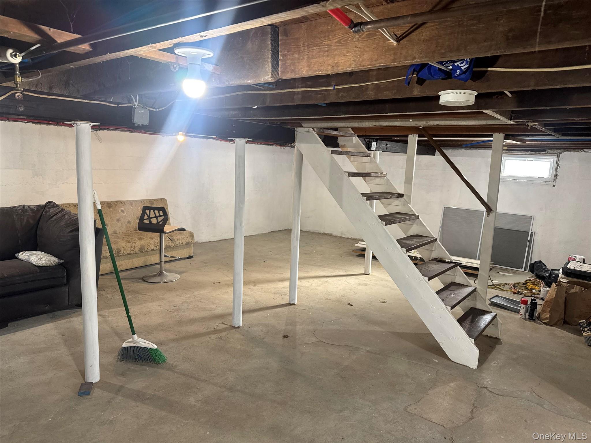 Single Family Roslyn  Suffolk County, NY 11752, MLS-975893-10