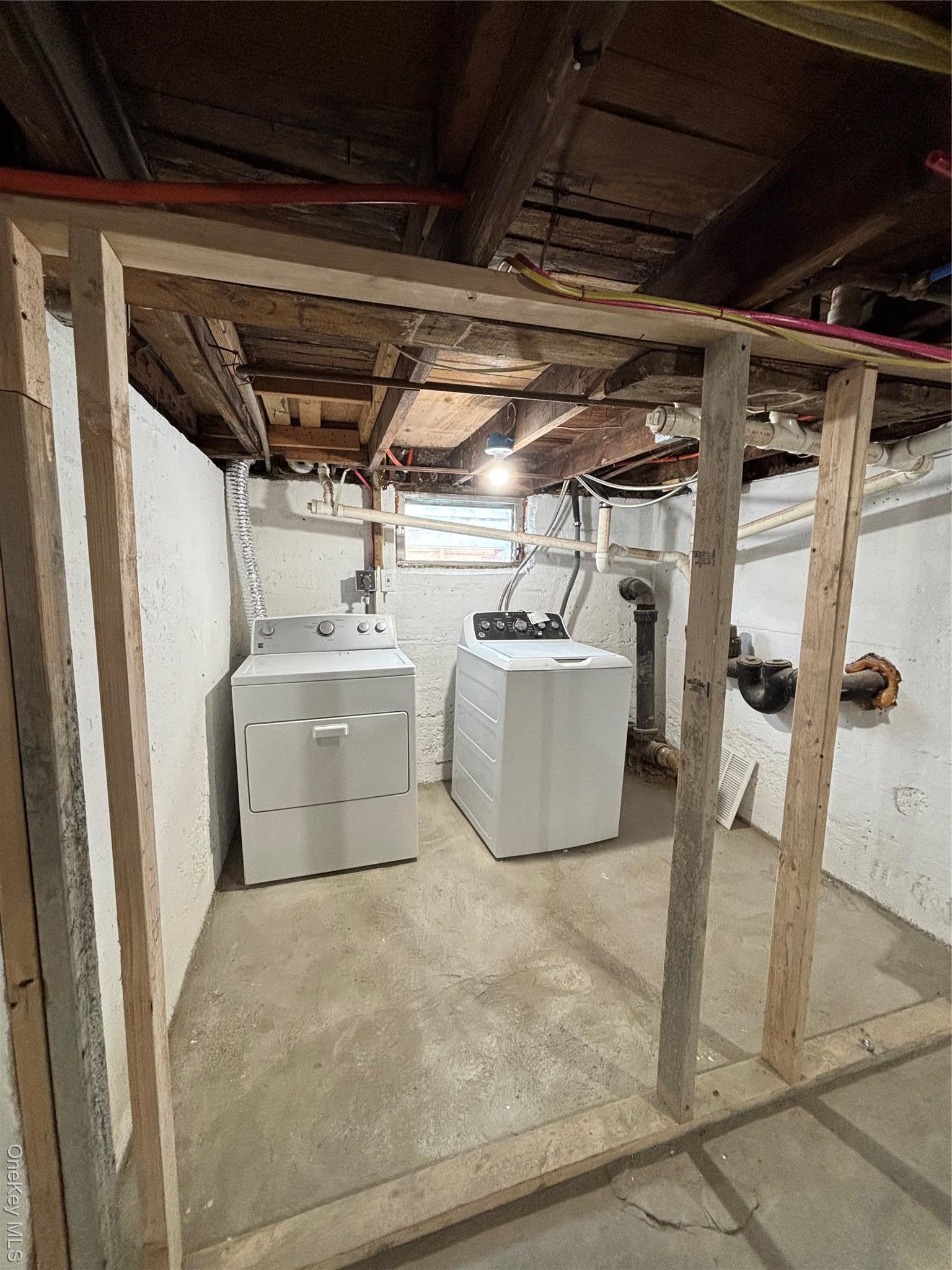 Single Family Roslyn  Suffolk County, NY 11752, MLS-975893-11