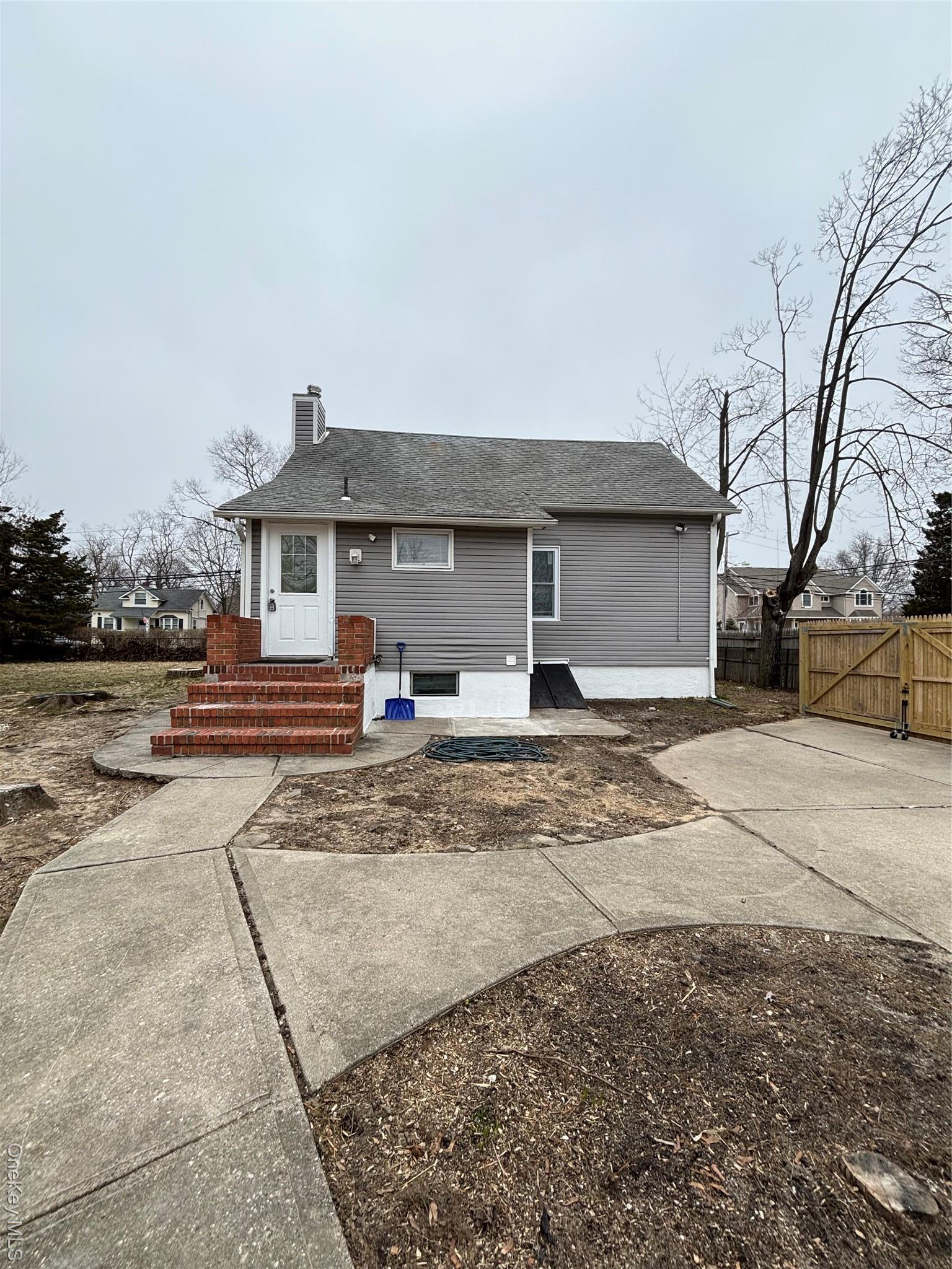 Single Family Roslyn  Suffolk County, NY 11752, MLS-975893-2