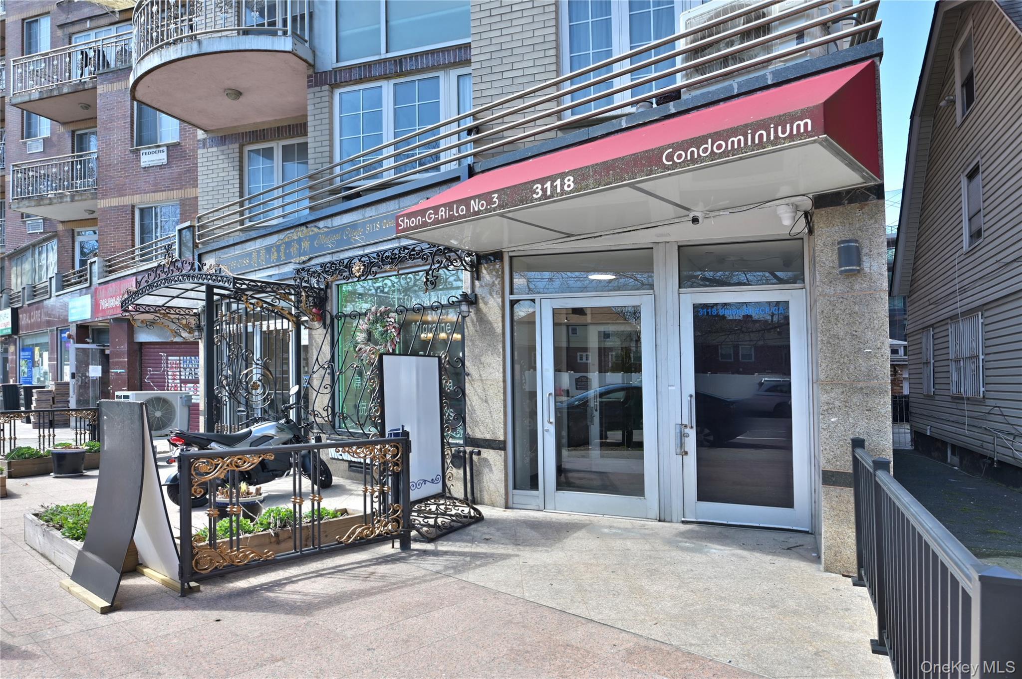 Condo Union  Queens, NY 11354, MLS-975900-24