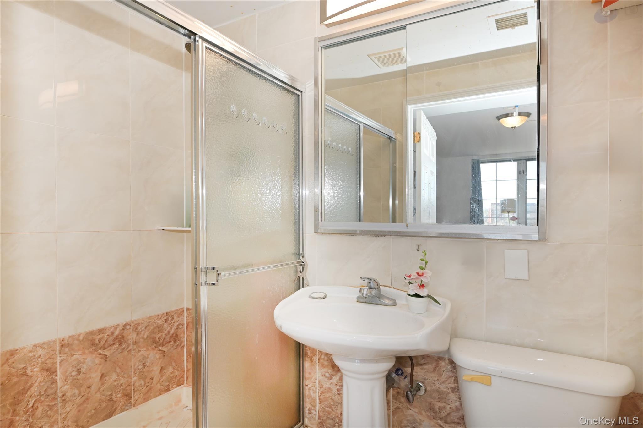 Condo Union  Queens, NY 11354, MLS-975900-8