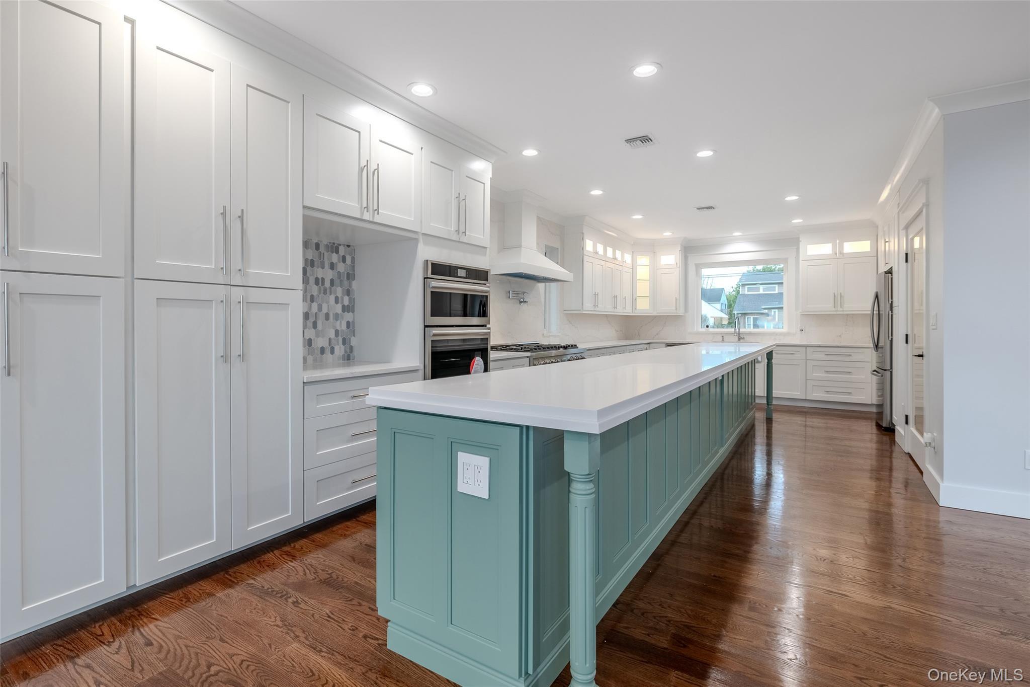 Single Family Grandview Drive  Suffolk County, NY 11967, MLS-975912-25