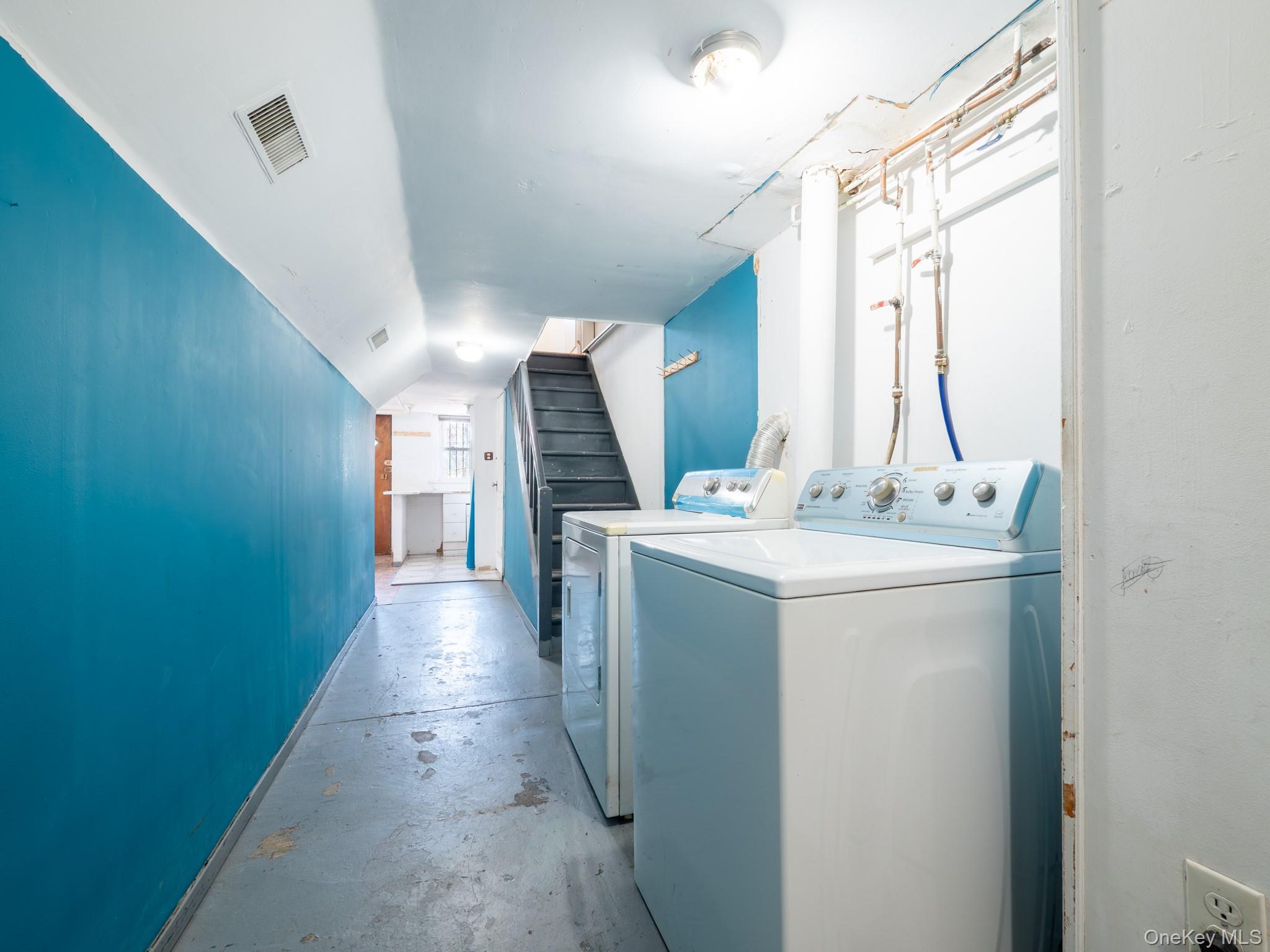 Single Family 67th Avenue  Queens, NY 11374, MLS-975919-26