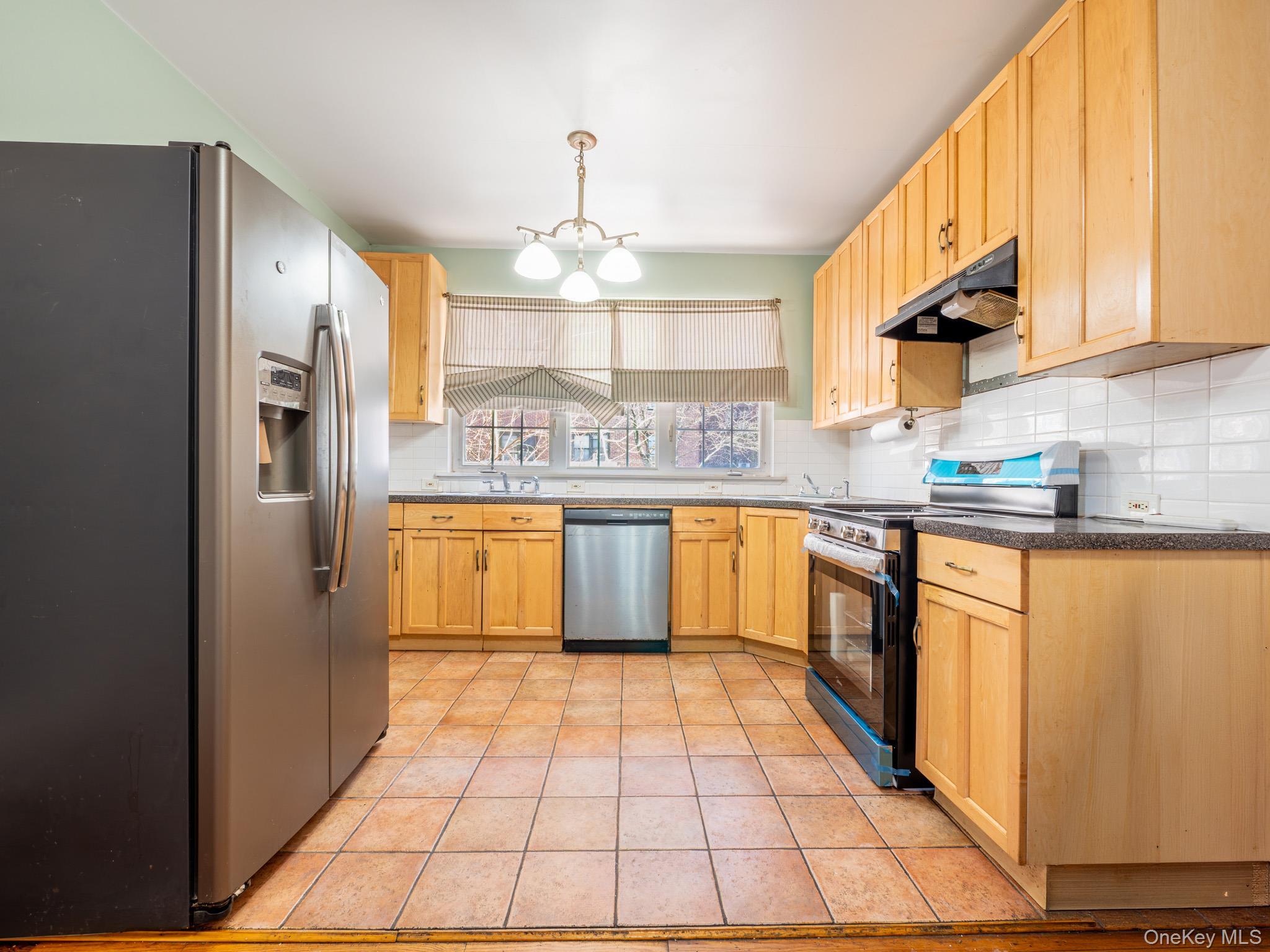 Single Family 67th Avenue  Queens, NY 11374, MLS-975919-8
