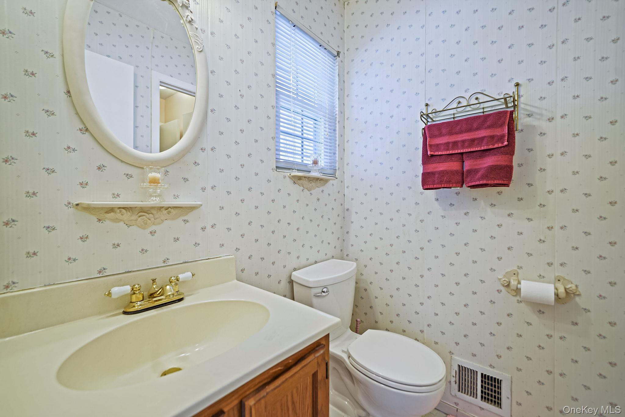 Condo Huntington Commons  Suffolk County, NY 11980, MLS-975964-23