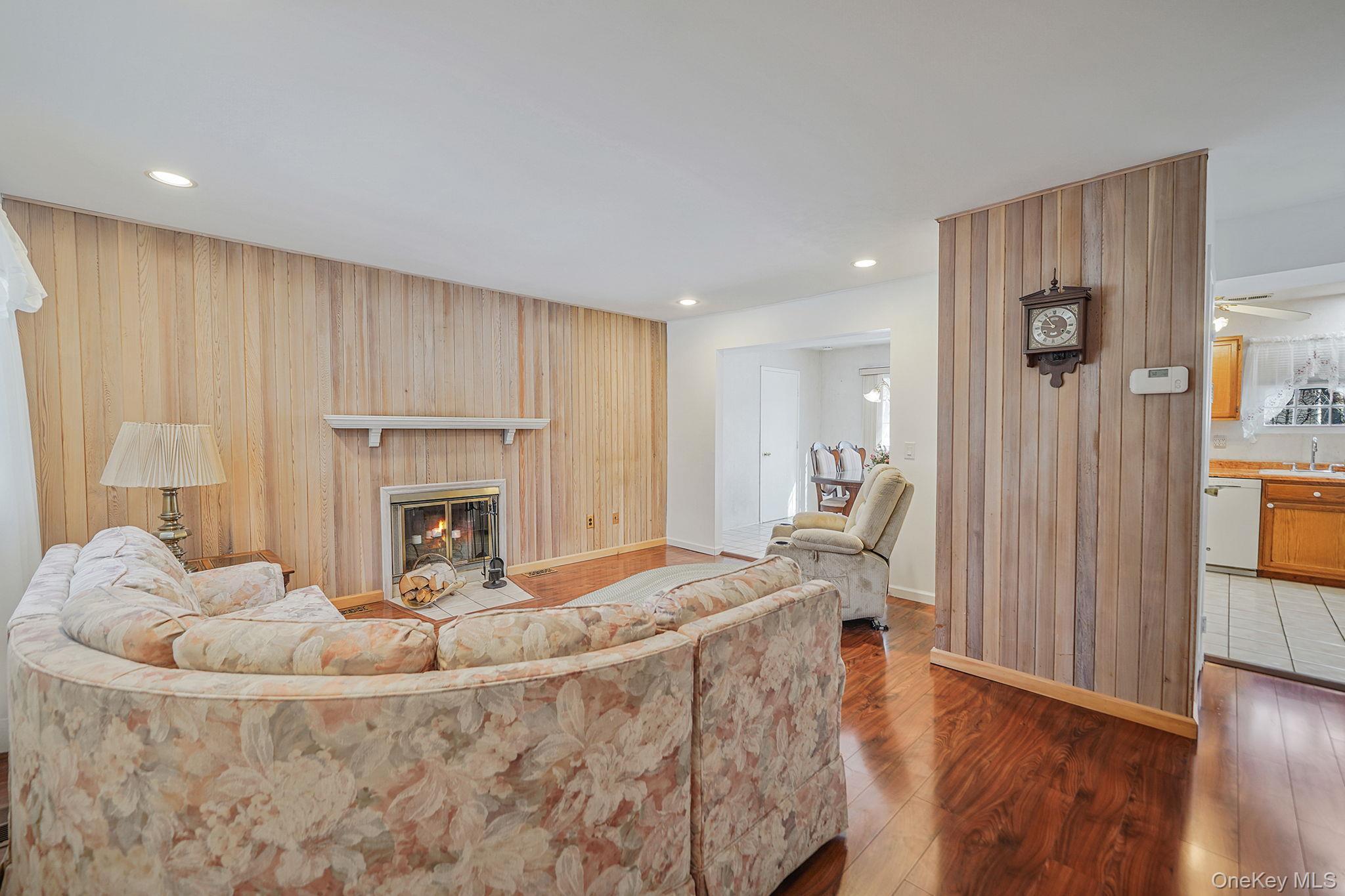 Condo Huntington Commons  Suffolk County, NY 11980, MLS-975964-3