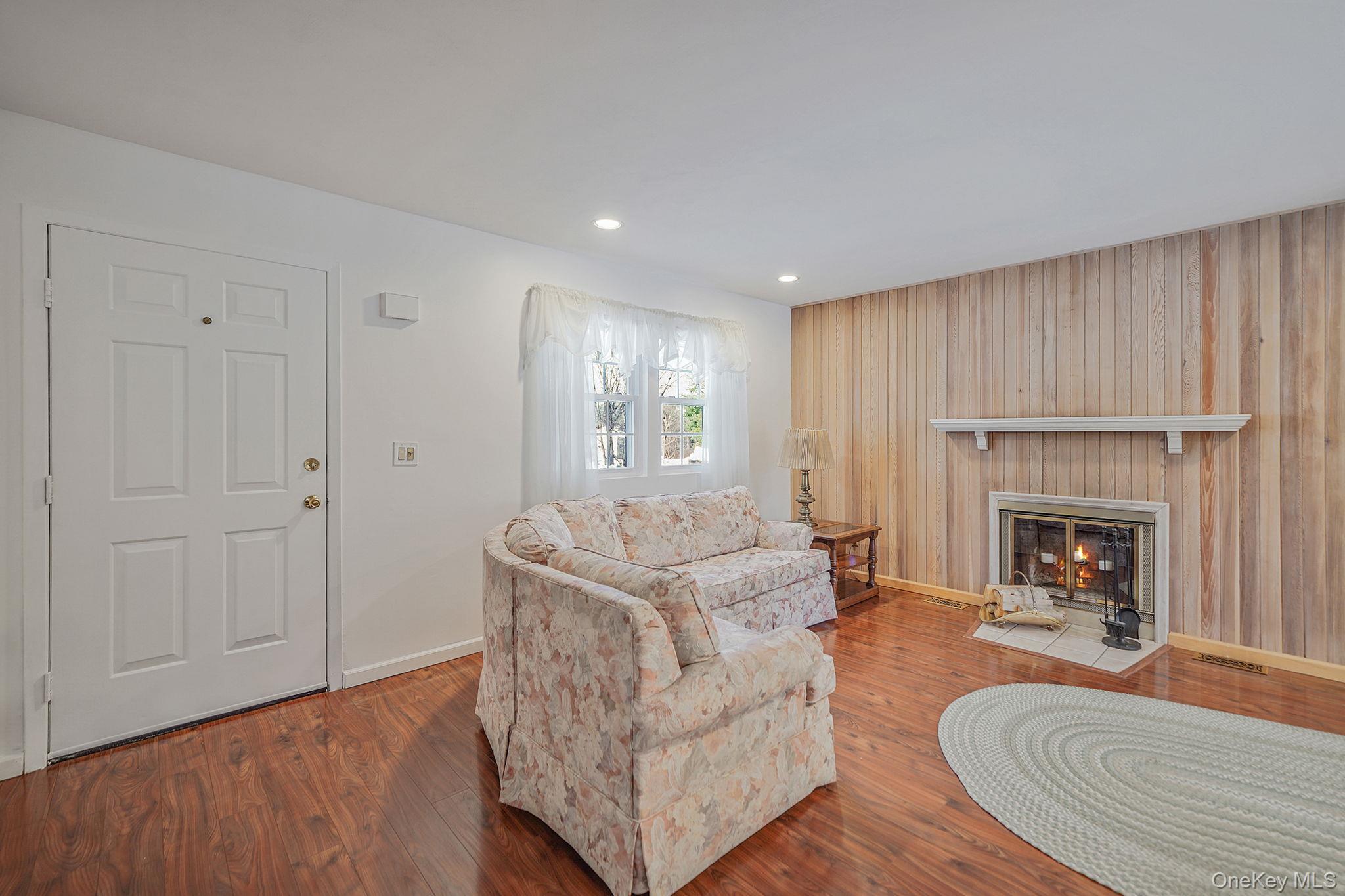 Condo Huntington Commons  Suffolk County, NY 11980, MLS-975964-4