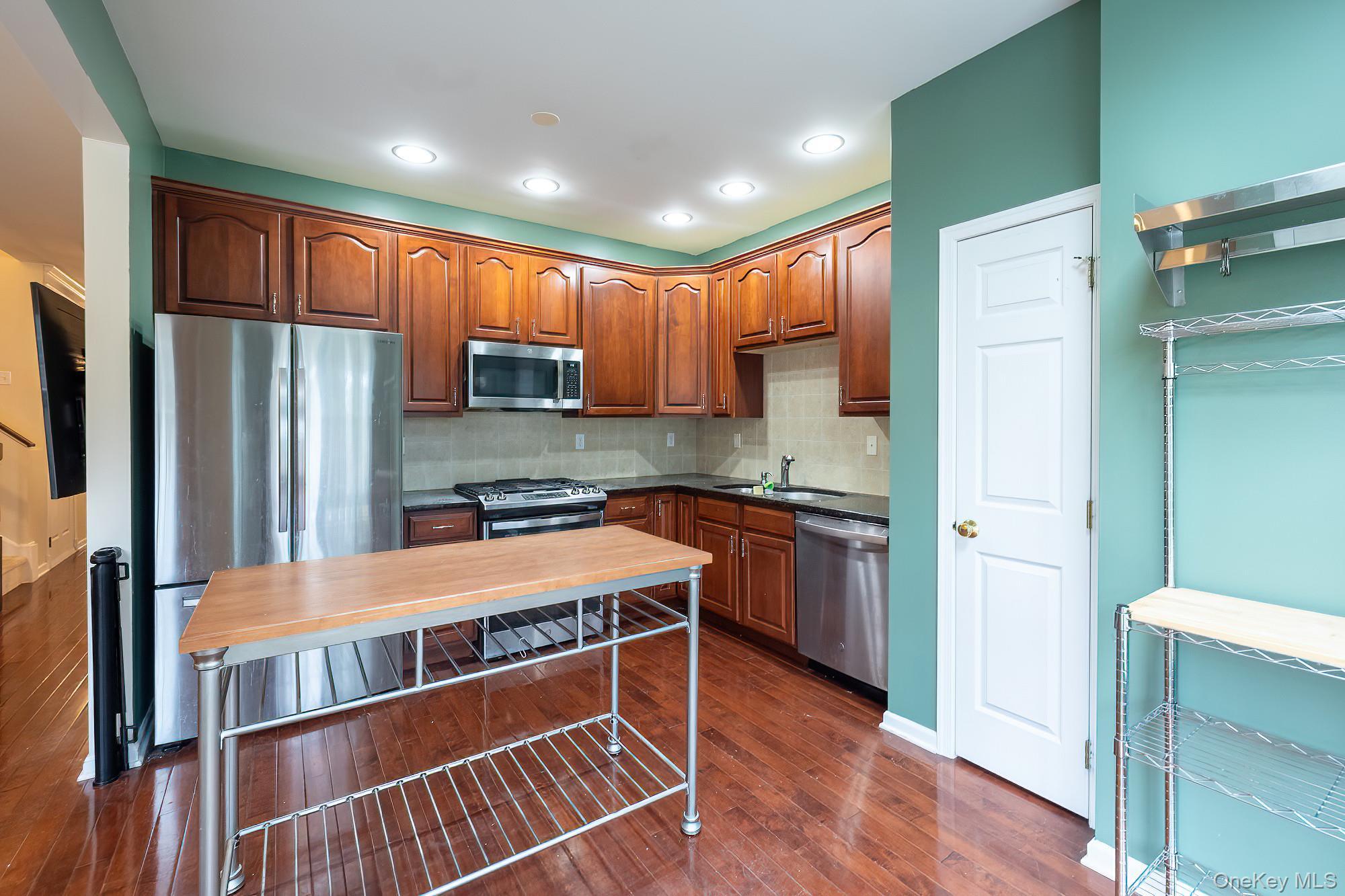 Condo Huntington Dutchess County, NY 12524, MLS-975969-19