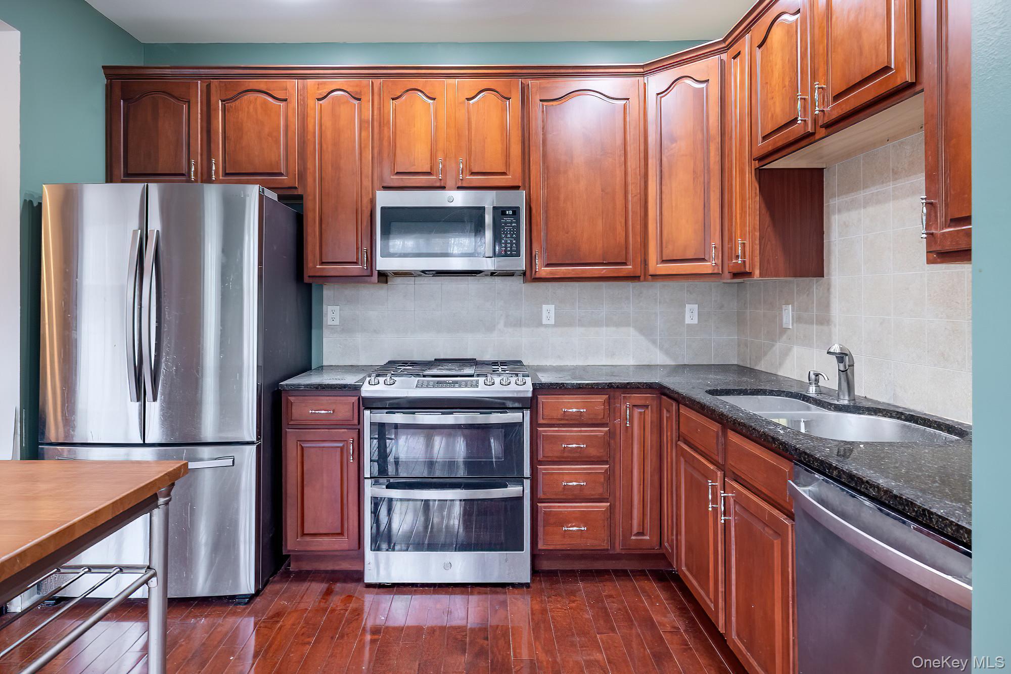 Condo Huntington Dutchess County, NY 12524, MLS-975969-20