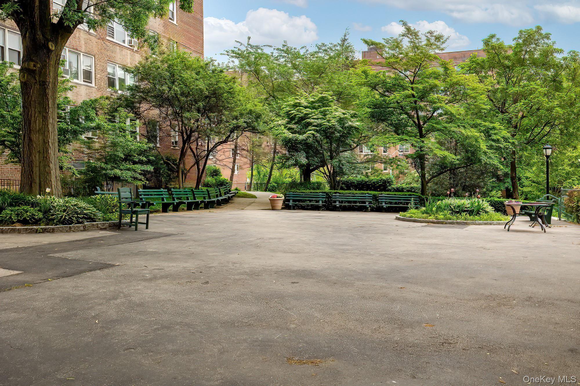 Coop Knolls Bronx, NY 10463, MLS-975979-22