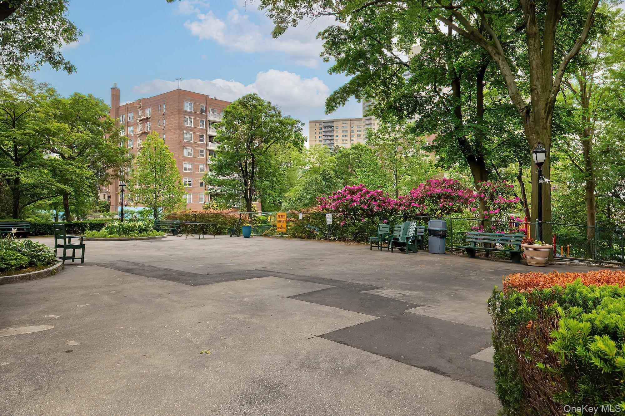 Coop Knolls Bronx, NY 10463, MLS-975979-23