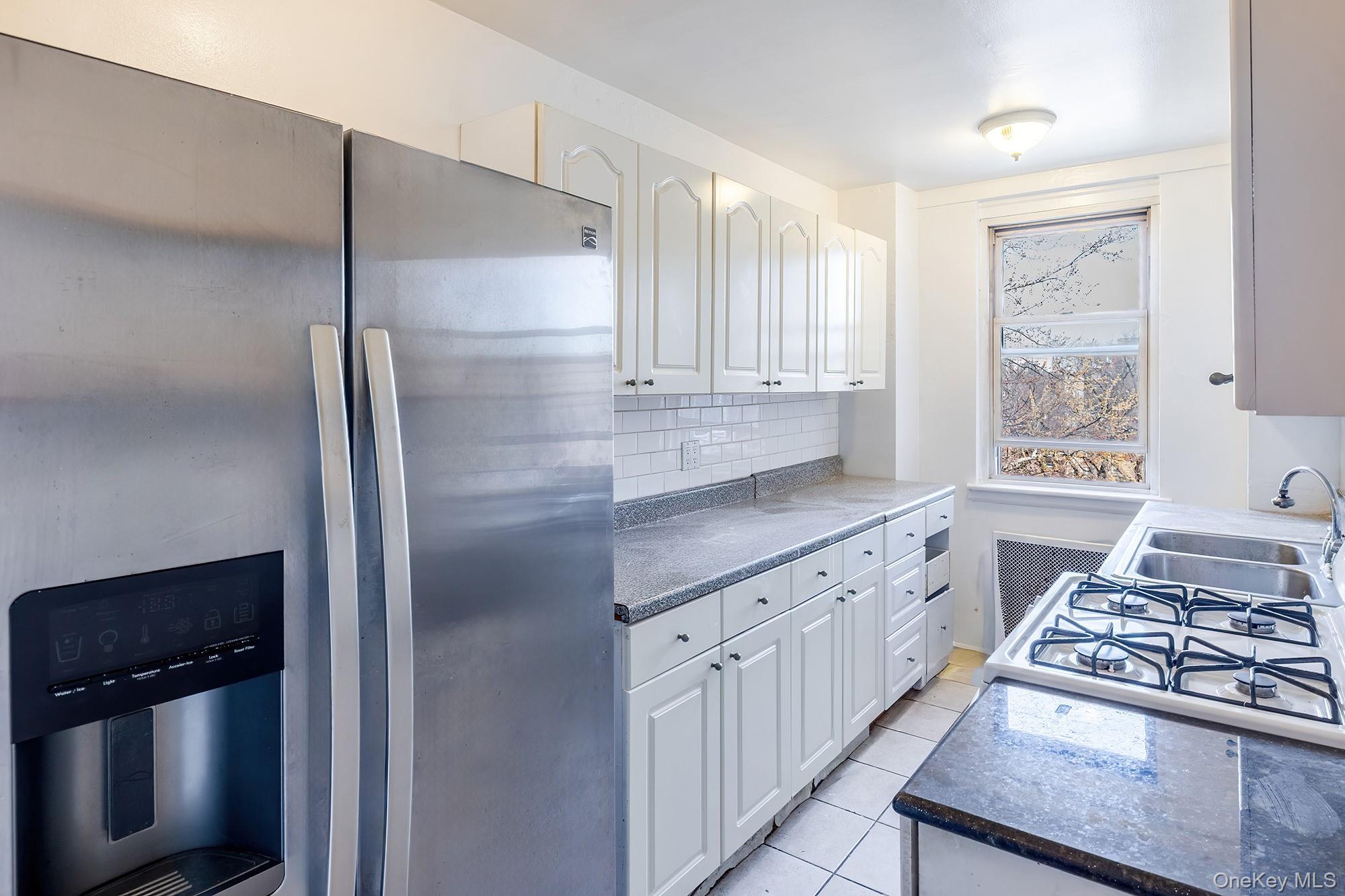 Coop Knolls Bronx, NY 10463, MLS-975979-6