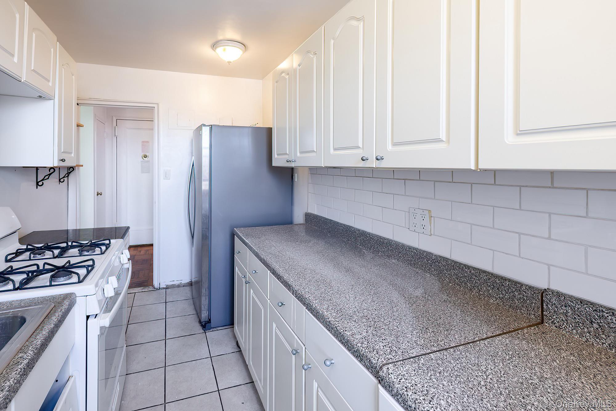 Coop Knolls Bronx, NY 10463, MLS-975979-8