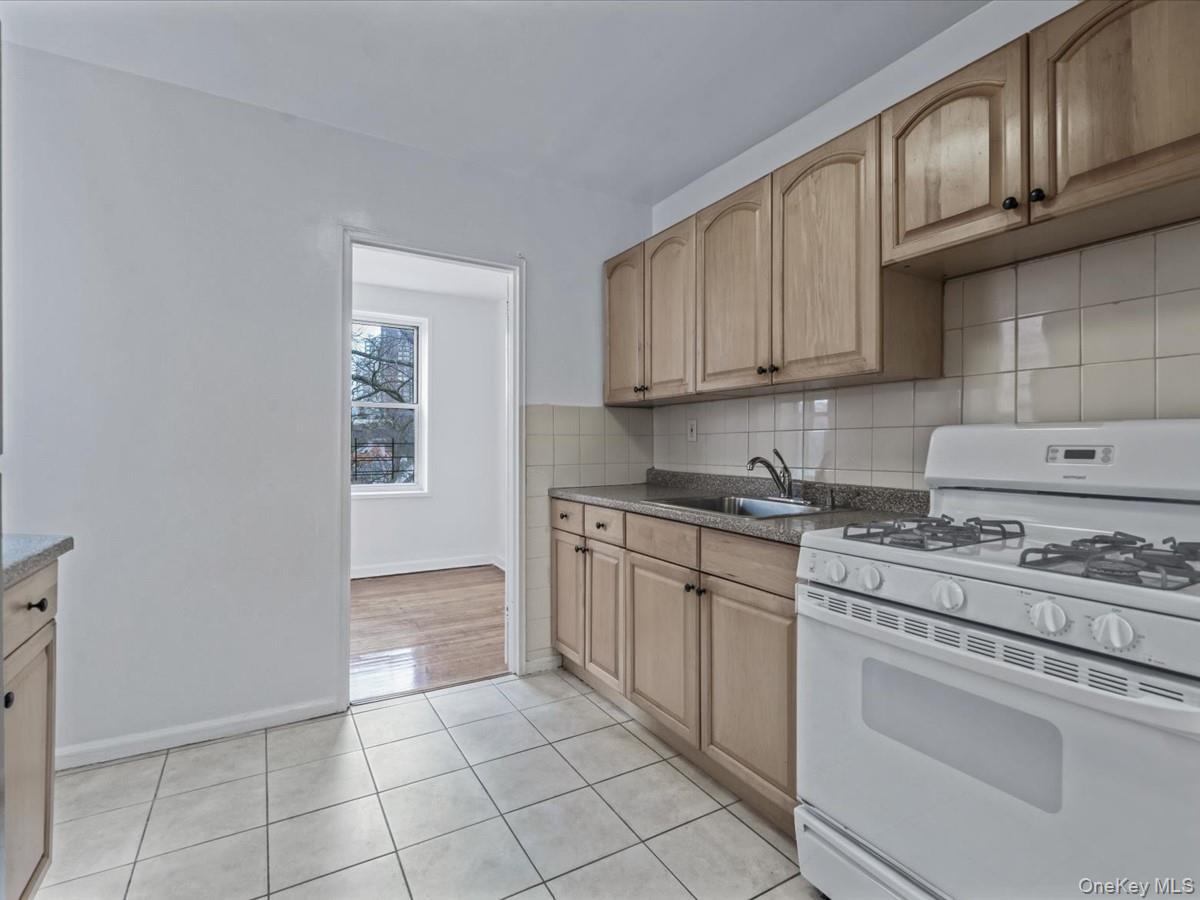 Coop Austin  Queens, NY 11415, MLS-976011-8