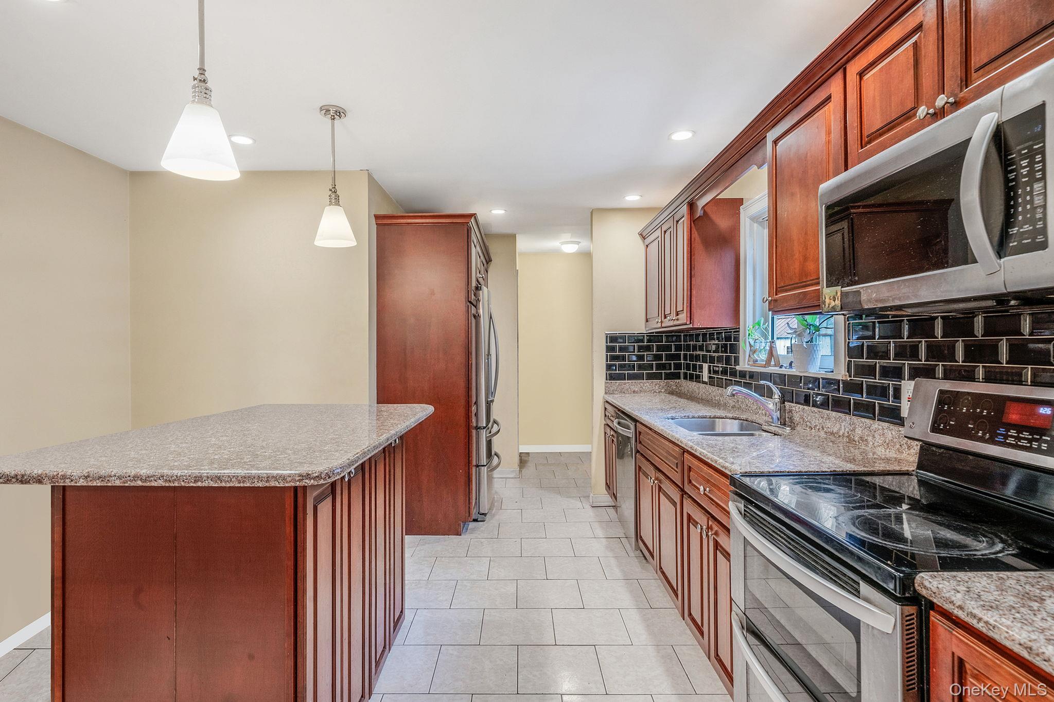 Single Family Carr  Suffolk County, NY 11763, MLS-976013-5