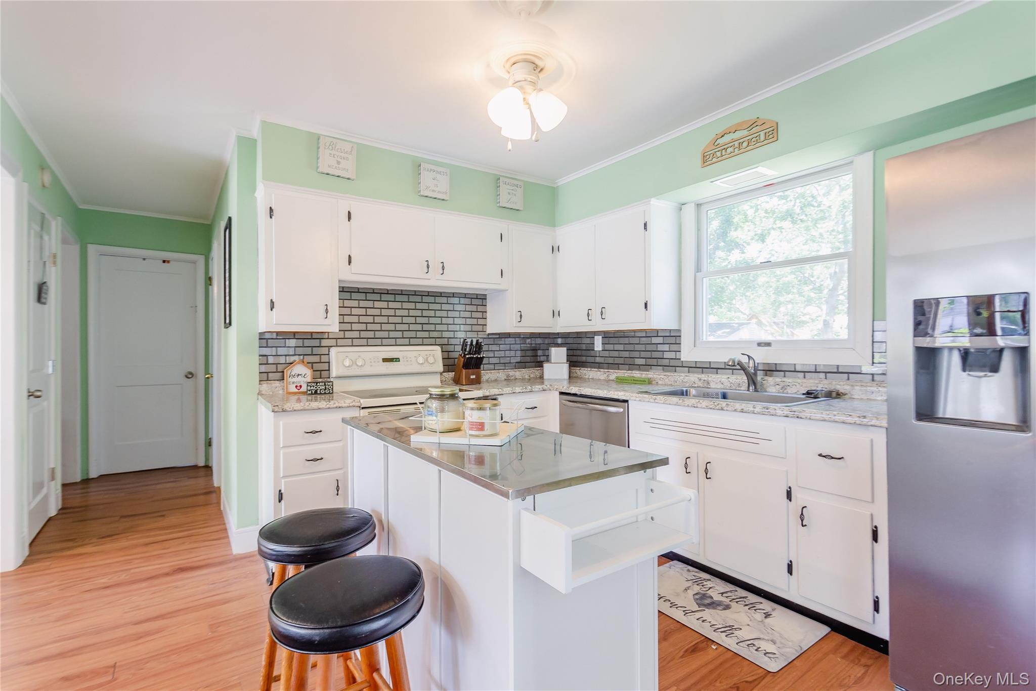 Single Family Summit  Suffolk County, NY 11772, MLS-976036-5