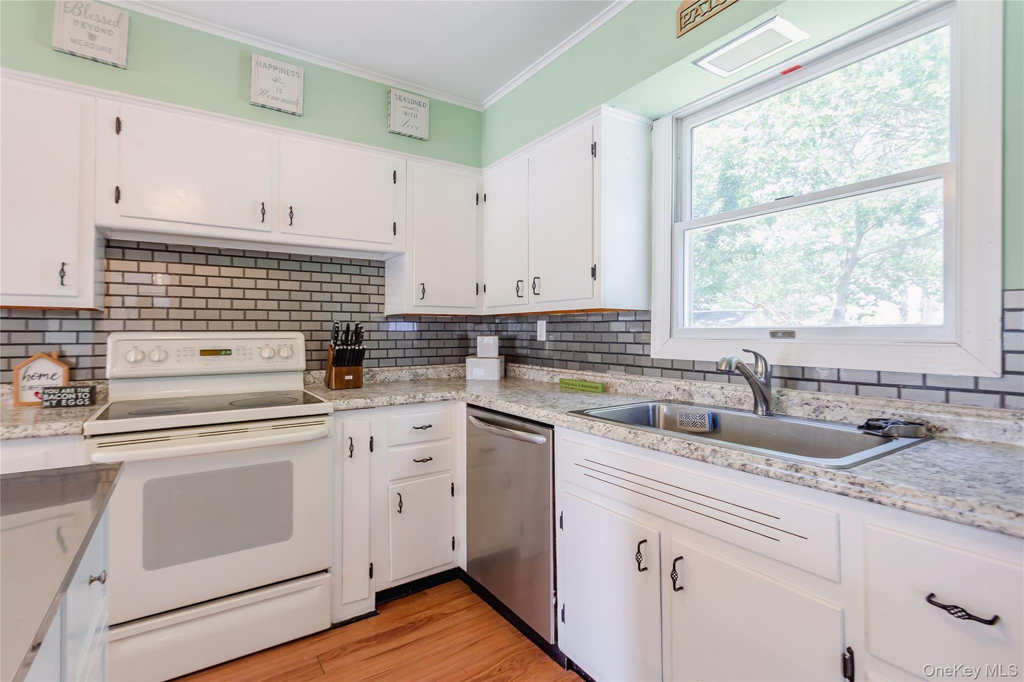 Single Family Summit  Suffolk County, NY 11772, MLS-976036-7