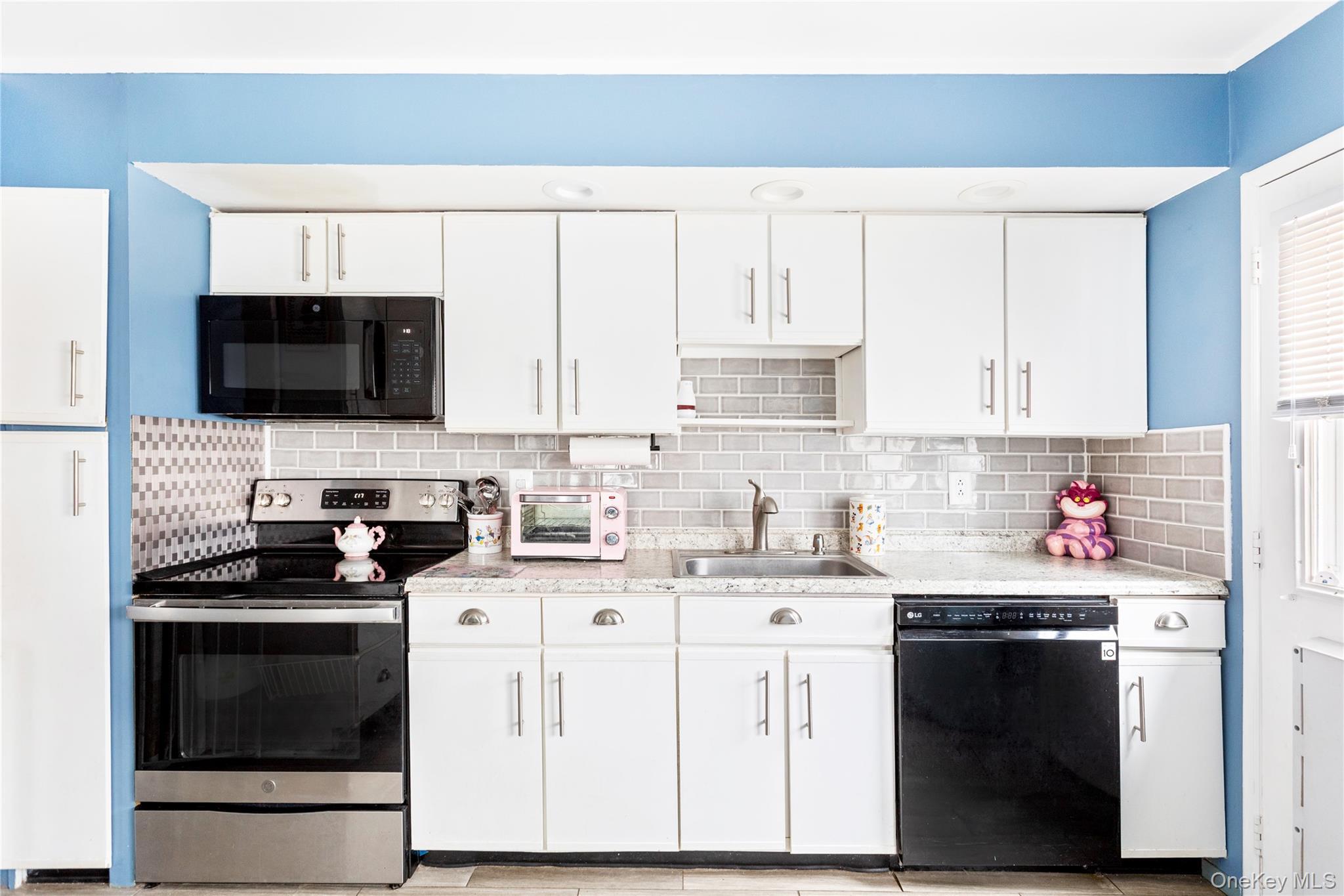 Single Family Mount Mckinley  Suffolk County, NY 11738, MLS-976053-9