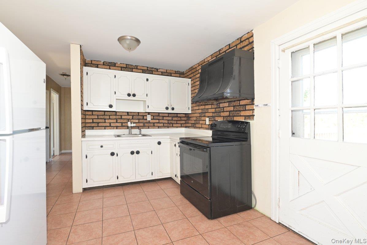 Single Family Warren Street Suffolk County, NY 11704, MLS-976081-5