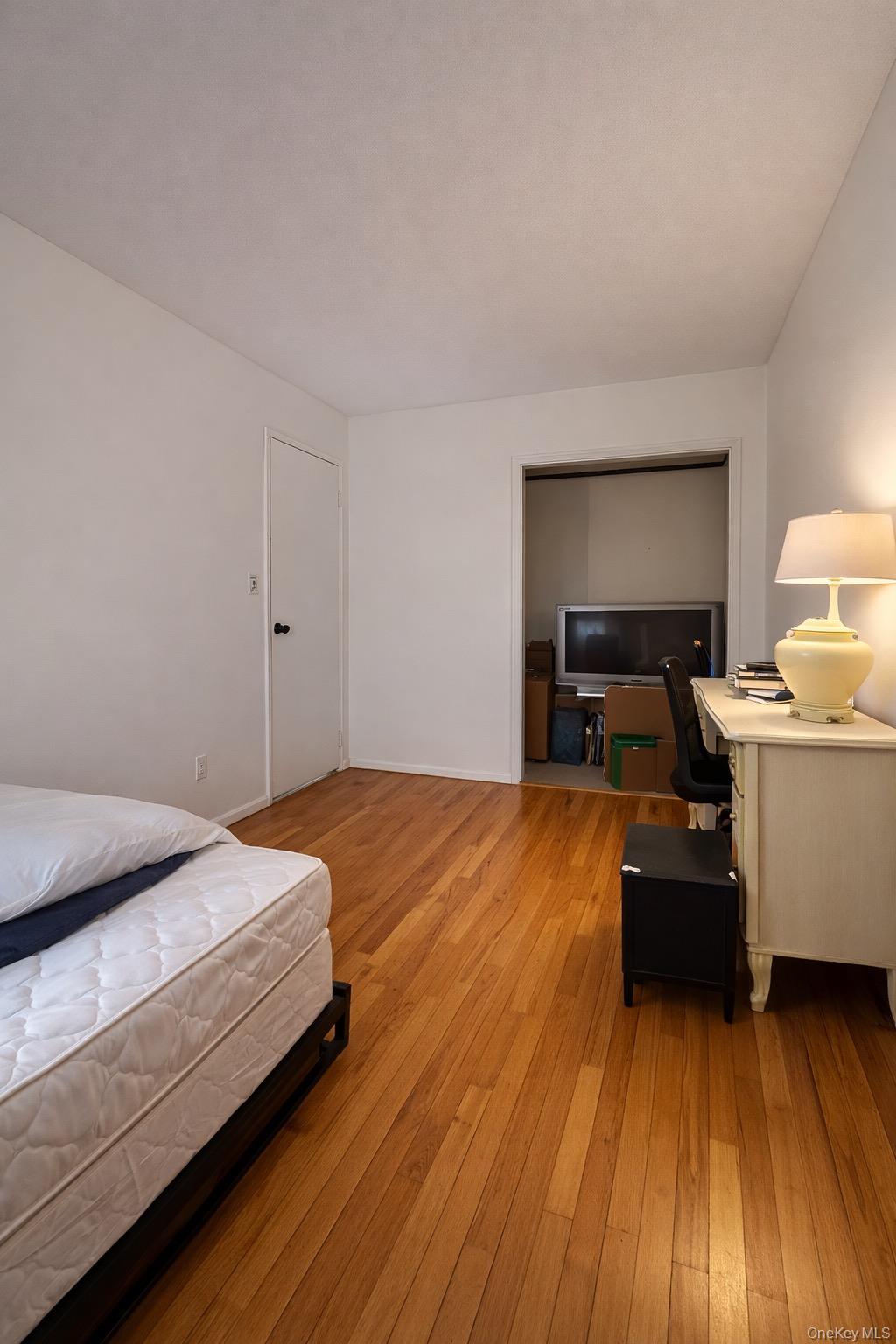 Single Family Almeda  Queens, NY 11692, MLS-976086-11