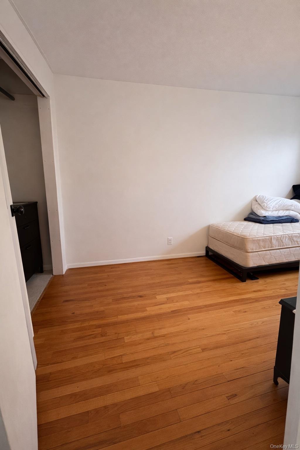 Single Family Almeda  Queens, NY 11692, MLS-976086-9