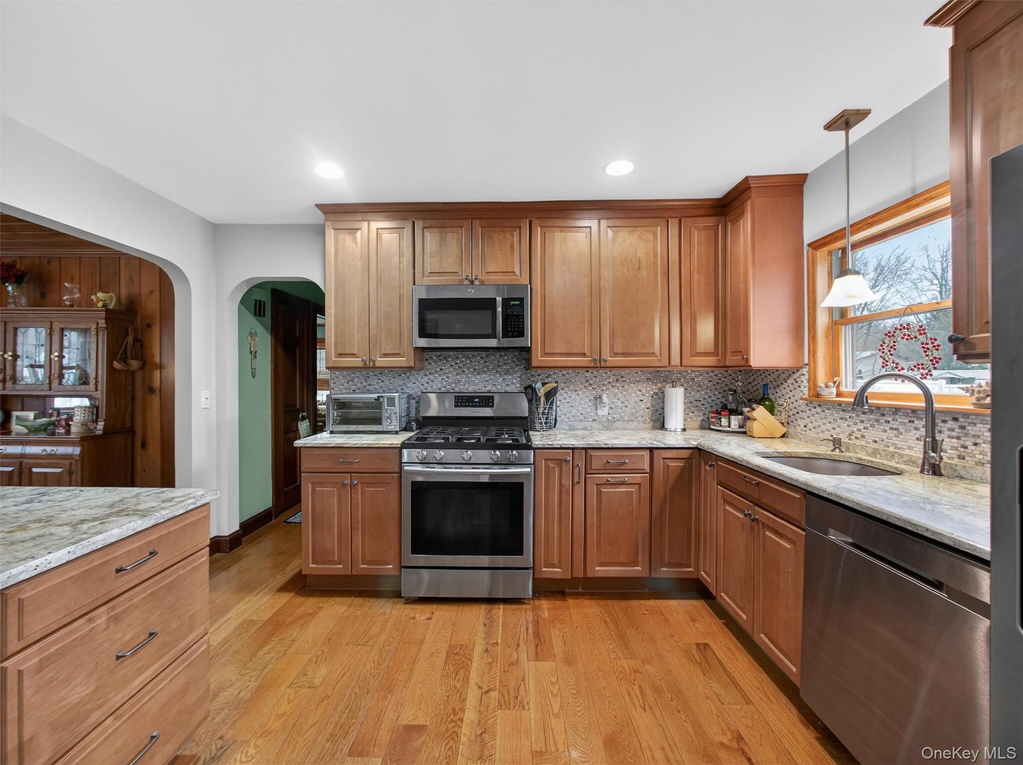 Single Family Shady  Rockland County, NY 10954, MLS-976100-12