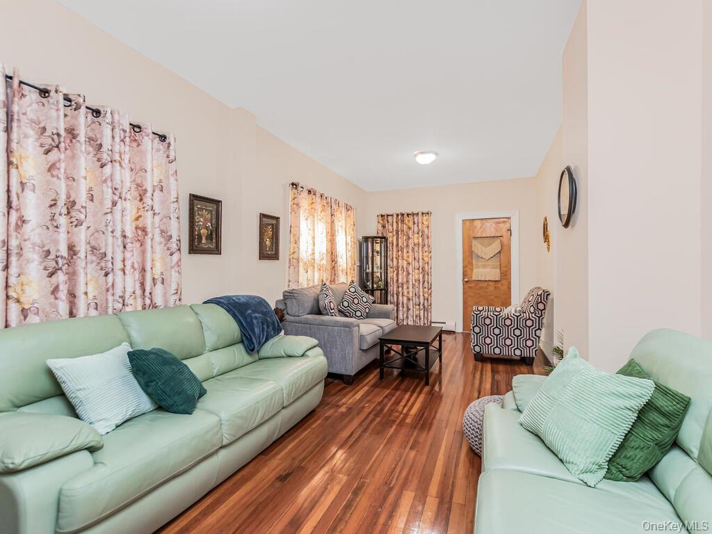 Single Family Ely  Bronx, NY 10469, MLS-976105-4