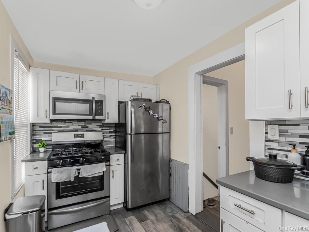 Single Family Ely  Bronx, NY 10469, MLS-976105-6