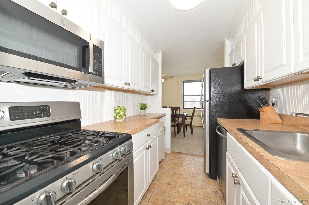 Coop Birchwood  Nassau County, NY 11501, MLS-976123-10