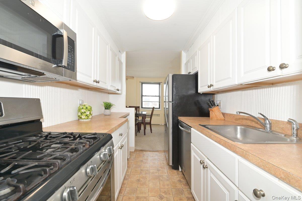 Coop Birchwood  Nassau County, NY 11501, MLS-976123-8