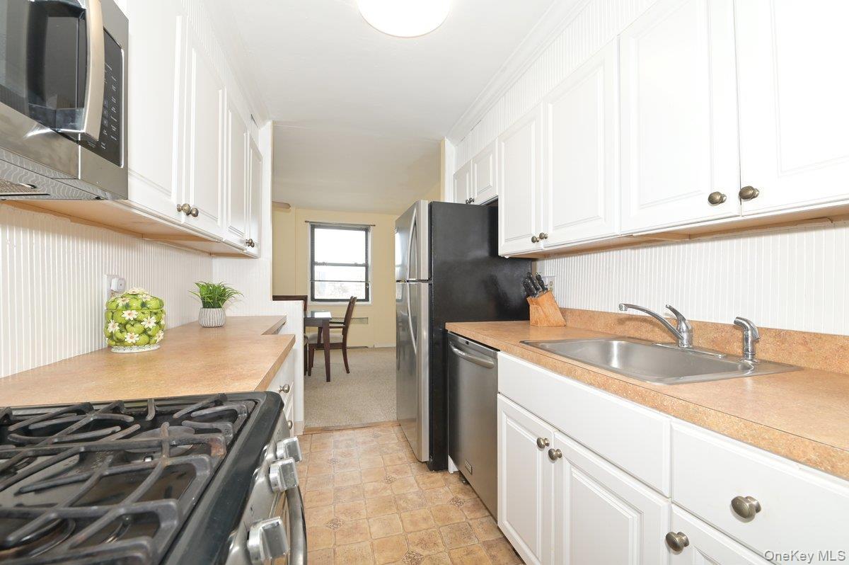 Coop Birchwood  Nassau County, NY 11501, MLS-976123-9