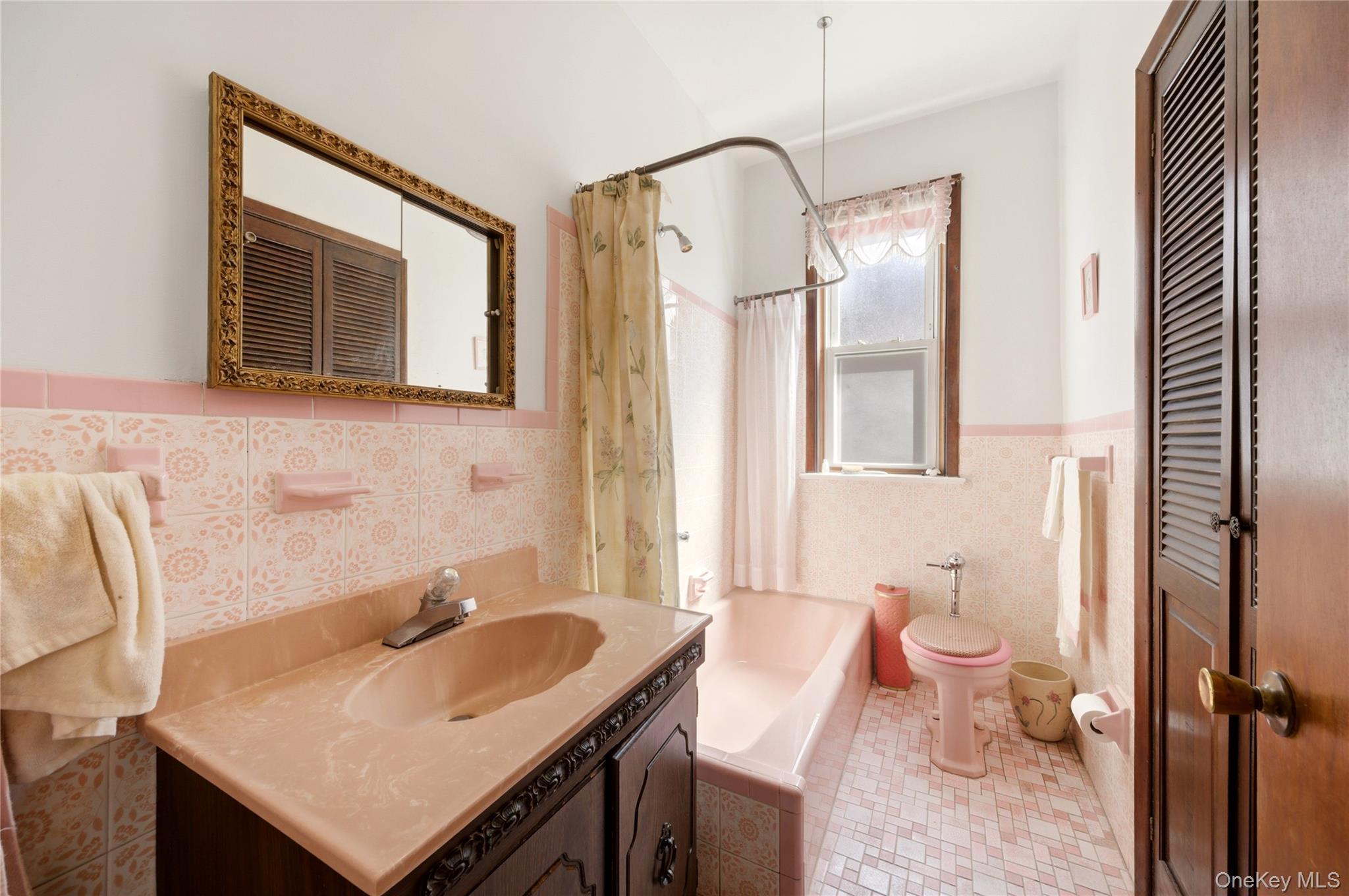 Single Family Bogart  Bronx, NY 10462, MLS-976181-21