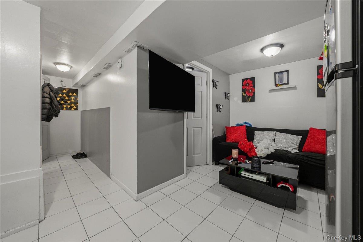 Single Family Glebe Bronx, NY 10462, MLS-976200-37