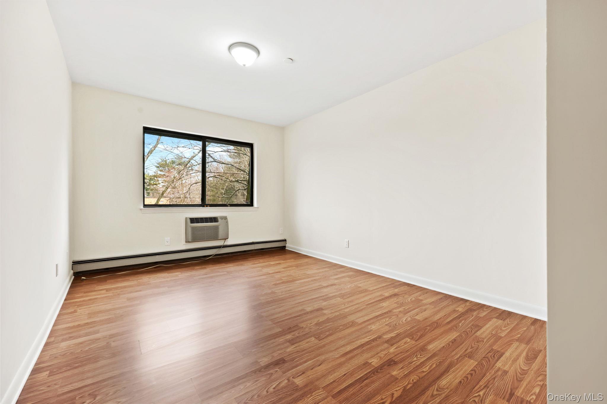 Condo Central Park  Westchester County, NY 10583, MLS-976220-20