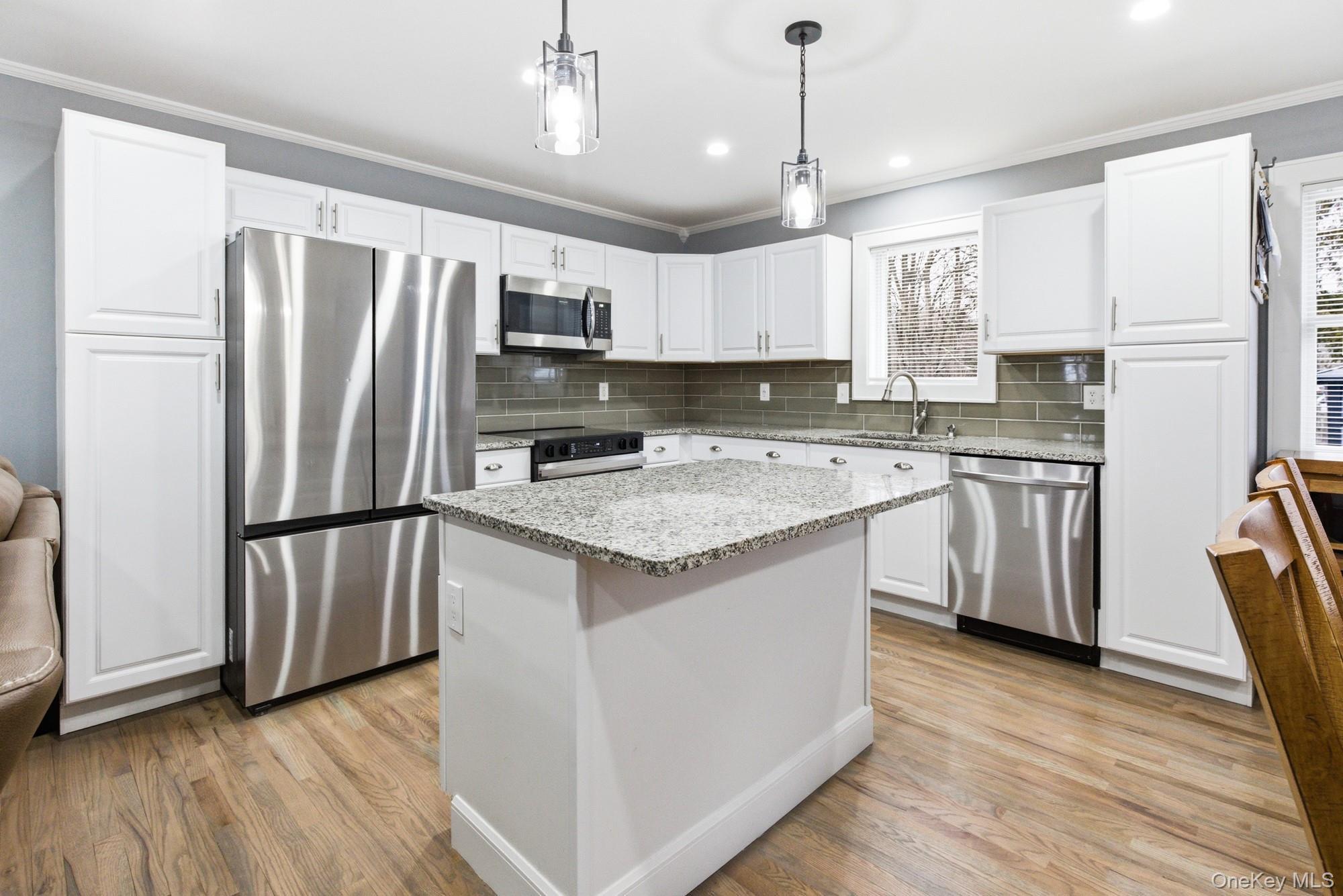 Single Family Macdonald Suffolk County, NY 11713, MLS-976247-10