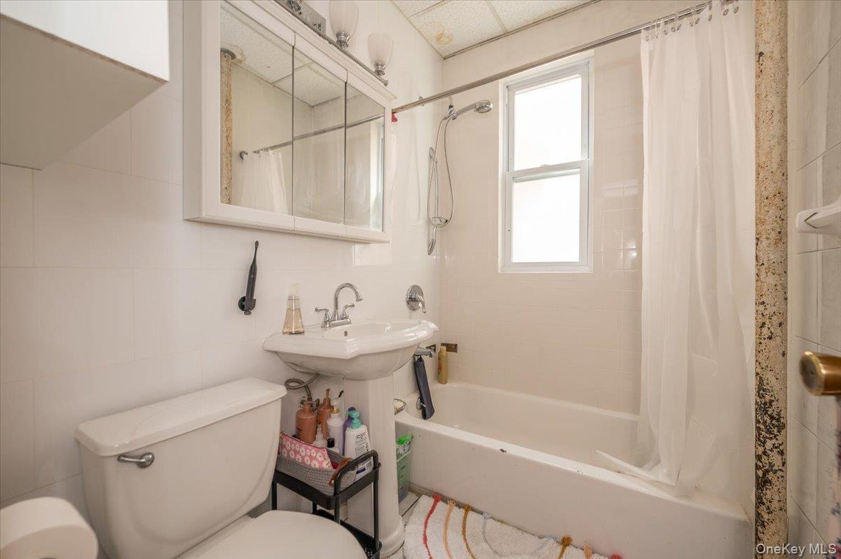 Single Family Miles Bronx, NY 10465, MLS-976285-15