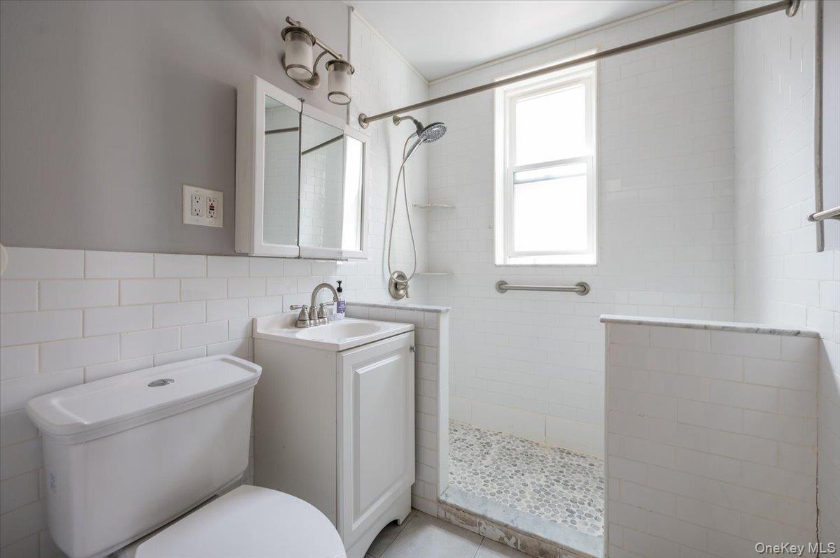 Single Family Miles Bronx, NY 10465, MLS-976285-16