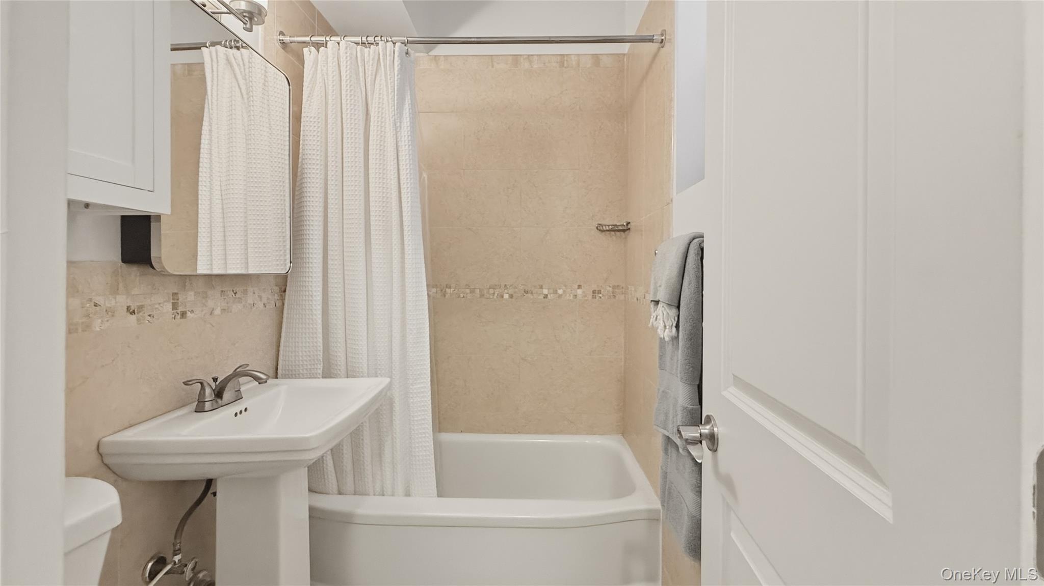 Apartment Broadway  Manhattan, NY 10040, MLS-976362-14