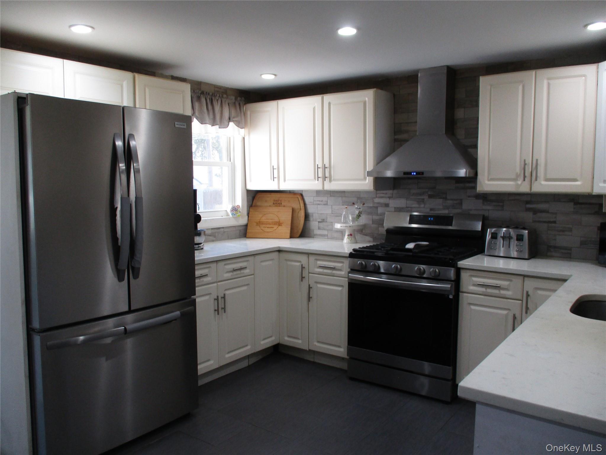 Single Family Split Cedar  Suffolk County, NY 11749, MLS-976368-10